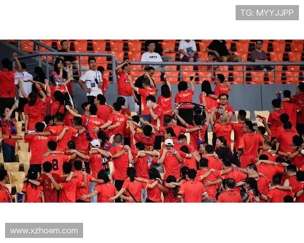 广州足球队团队协作引发热议球迷对战术配合和球员默契产生分歧